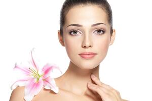 Biện pháp dưỡng trắng da tại nhà cho cả da nhờn và da khô