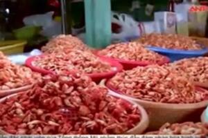 "Bí quyết" phân biệt tôm khô bị tẩm hoá chất và tôm khô tự nhiên