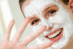 Nước vo gạo có tác dụng trị mụn cám trên da hay không?