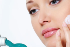 Những điều cần chú ý khi trị thâm bằng kem đánh răng