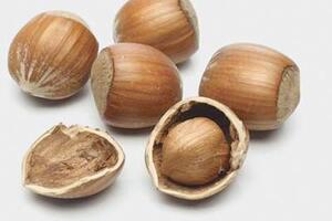 Hạt dẻ, thuốc tráng dươngĐông y cho rằng hạt dẻ có vị ngọt, tính ấm đi vào 3 kinh tỳ, vị và thận. Có công năng bổ thận ích tinh, làm mạnh gân cốt,...