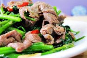 Cách làm món mỳ bò xào tỏi đen