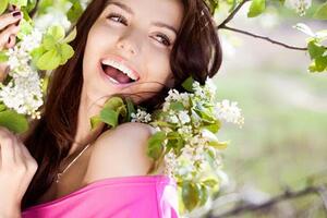 Các loại trái cây giúp làm trắng răng, dưỡng trắng da