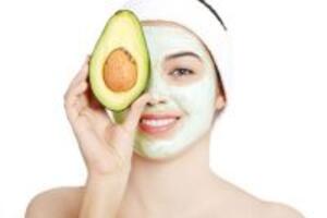 Cách làm trắng da cho da khô và da thường với bơ