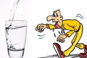 Những sai lầm khi uống nước vào mùa hè