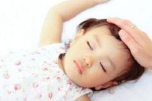 Các mẹ cần phải làm gì khi các bé bị sốt?