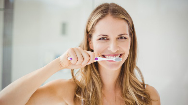 6 sai lầm có thể bạn vô tình mắc phải và âm thầm hủy hoại hàm răng của mình hàng ngày - Ảnh 1. 6 sai lầm có thể bạn vô tình mắc phải và âm thầm hủy hoại hàm răng của mình hàng ngày - Ảnh 1.