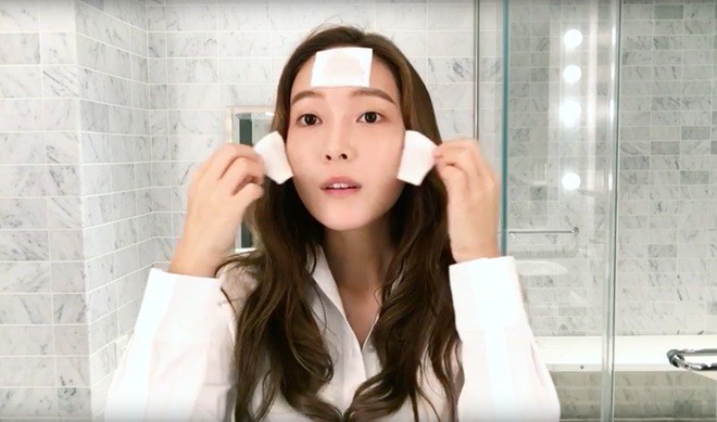 Những thói quen rửa mặt sai cách khiến làn da con gái xuống cấp nhanh chóng - Ảnh 5. Những thói quen rửa mặt sai cách khiến làn da con gái xuống cấp nhanh chóng - Ảnh 5.