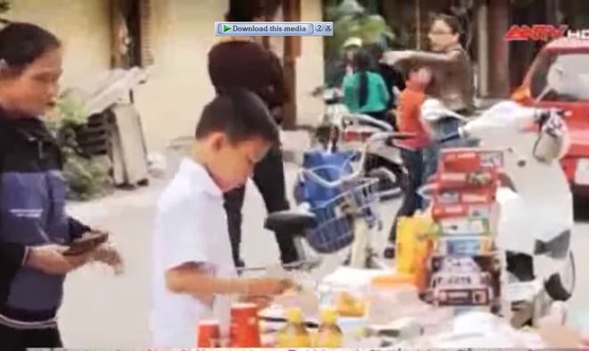Nguy cơ giật mình từ những món quà vặt con bạn có thể ăn hàng ngày - Ảnh 1. Nguy cơ giật mình từ những món quà vặt con bạn có thể ăn hàng ngày - Ảnh 1.