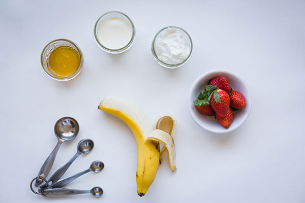 5 công thức dưỡng da, detox từ dâu tây kem-duong-da-sakura