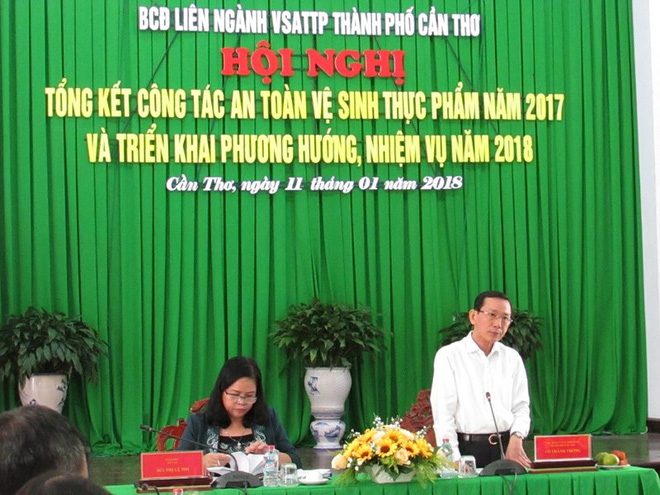 Kinh hoàng:Thịt xanh rờn vẫn tươi lại nhờ acid và nước - Ảnh 1. Kinh hoàng:Thịt xanh rờn vẫn tươi lại nhờ acid và nước - Ảnh 1.