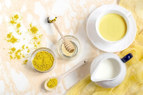 Công thức làm đẹp da từ tinh bột nghệ và sữa tươi không đường