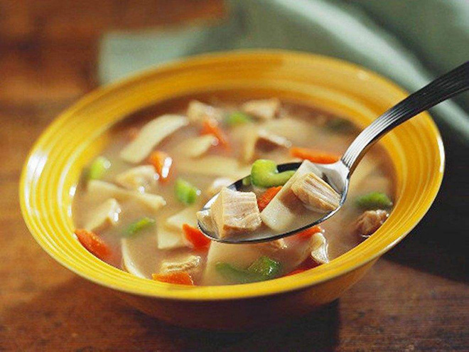 6 lời khuyên để ăn canh đúng cách: Bạn đã biết ăn cơm hay canh trước sẽ tốt hơn? - Ảnh 3. 6 lời khuyên để ăn canh đúng cách: Bạn đã biết ăn cơm hay canh trước sẽ tốt hơn? - Ảnh 3.