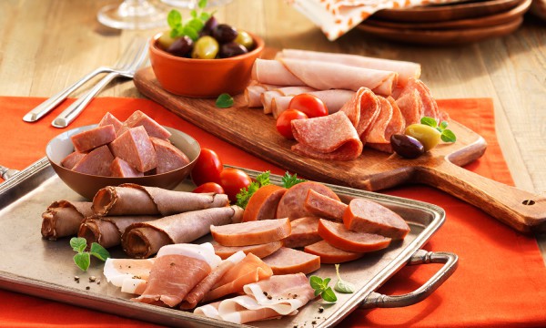 Nguy cơ sức khỏe từ thực phẩm chế biến sẵn, truyền thống - Ảnh 2. Nguy cơ sức khỏe từ thực phẩm chế biến sẵn, truyền thống - Ảnh 2.