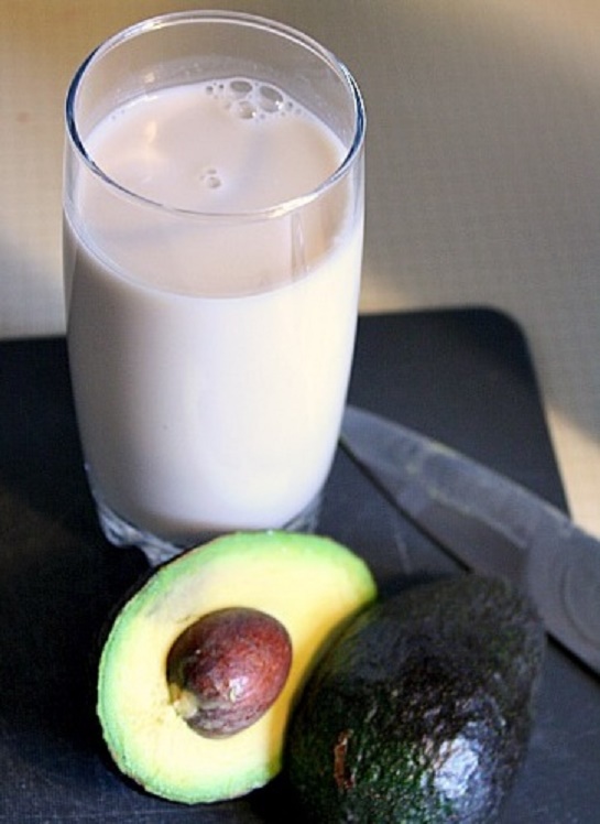 cách làm trăng da bằng mặt nạ sữa tươi + bơ