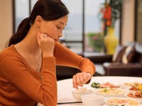 Điều gì sẽ xảy ra khi bạn ăn tối sau 19h?