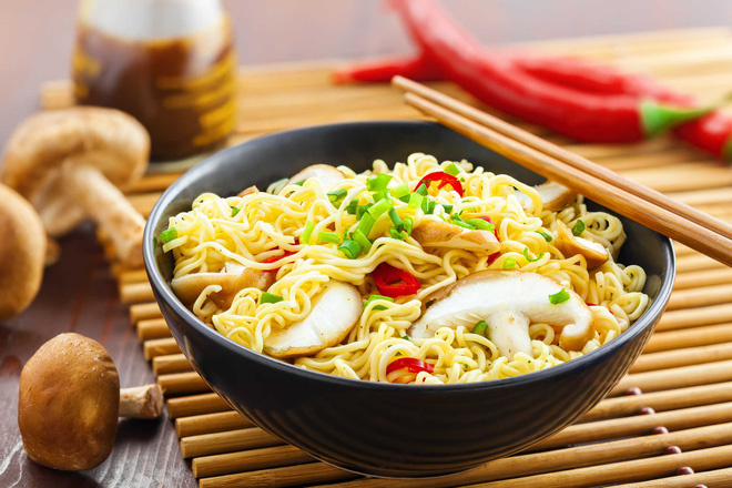 Sự thật về tin đồn gan phải thải độc 32 ngày sau khi ăn mì tôm  - Ảnh 2.