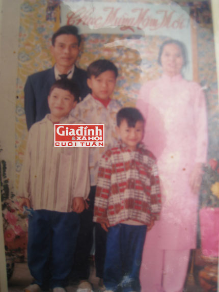 Vợ chồng ông Thuận và các con. Ảnh Gia đình cung cấp. Vợ chồng ông Thuận và các con. Ảnh Gia đình cung cấp.