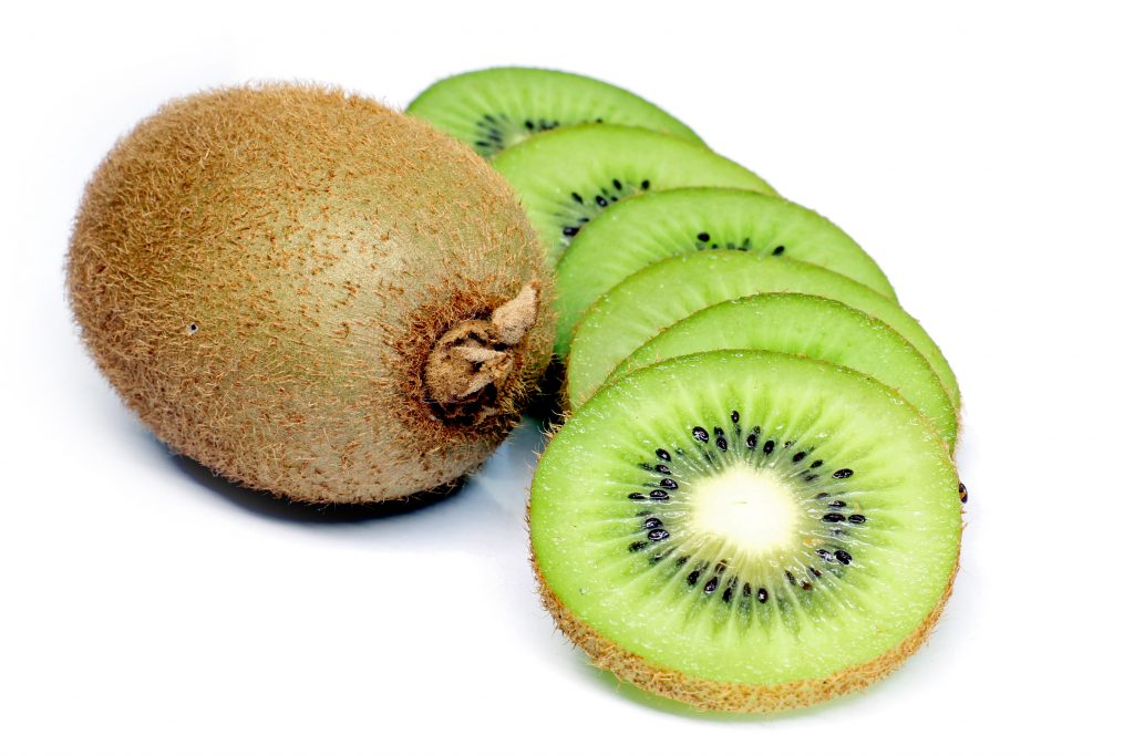 cach-lam-trang-da-voi-kiwi-1