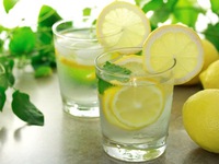 Lợi ích bất ngờ từ nước chanh ấm mỗi sáng