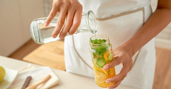 Lá bạc hà cũng là thành phần lý tưởng để thêm vào các món nước detox, hỗ trợ thải độc, thúc đẩy đốt mỡ.