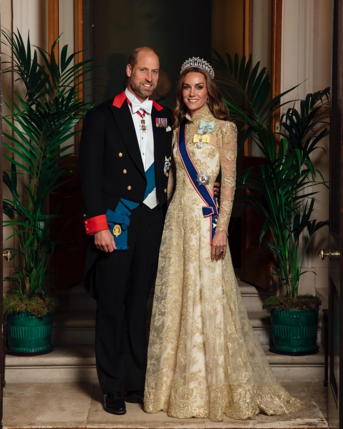 Kate sánh đôi William tại quốc yến tối 17/9.